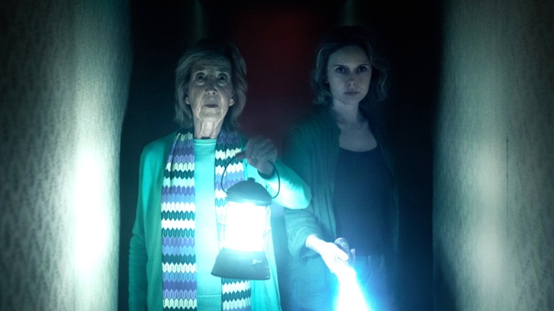 Gemma et Elise dans un couloir du Plus loin 