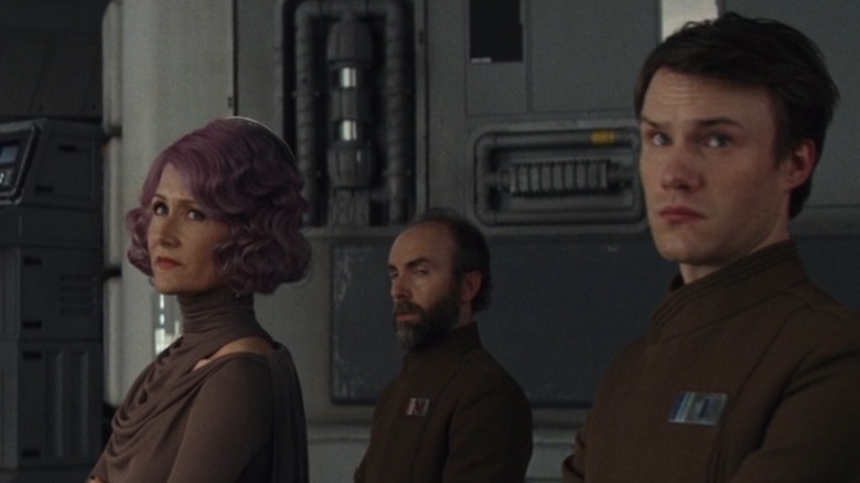 Amiral Holdo et premier officier