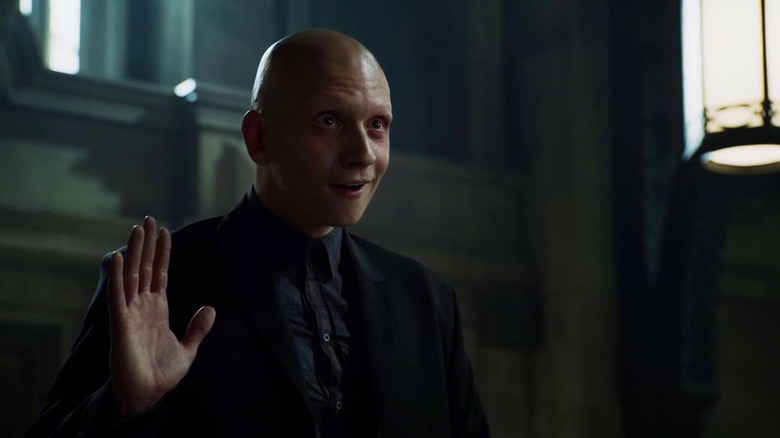 Anthony Carrigan dans le rôle de Victor Zsasz dans Gotham