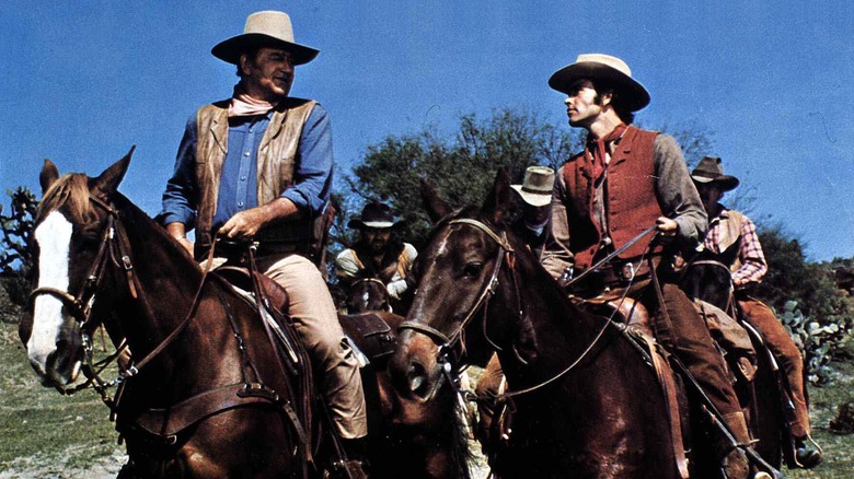 John Chisum et Billy the Kid à cheval à Chisum