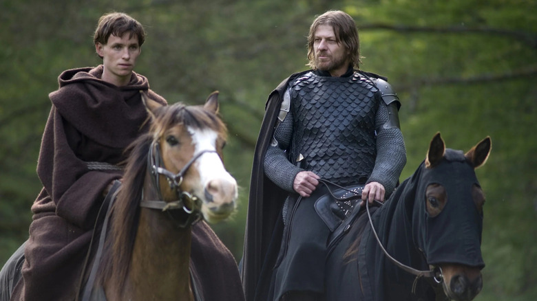 Osmund et Ulric se rendent au village voisin dans Black Death (2010)