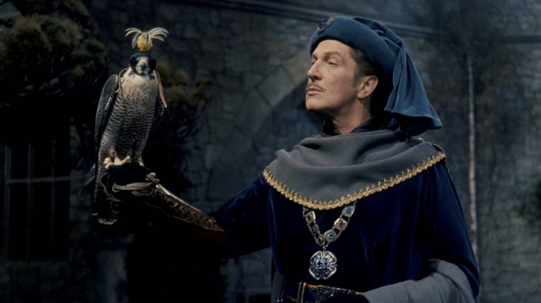 Prospero et son oiseau avant qu'il n'attaque dans Le Masque de la Mort Rouge (1964)