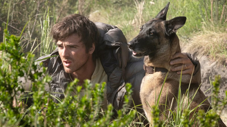Hig et son chien Jasper se cachent des charognards dans The Dog Stars (2026)