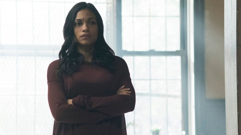 Claire Temple parlant à Danny Rand/Iron Fist dans Iron Fist (2017)