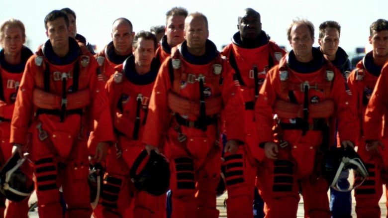 Stamper et ses hommes en combinaison spatiale à Armageddon