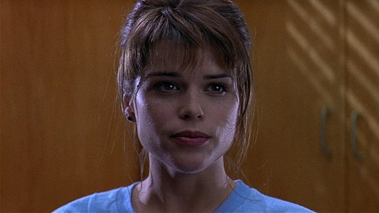 Sidney Prescott a l'air sombre dans Scream