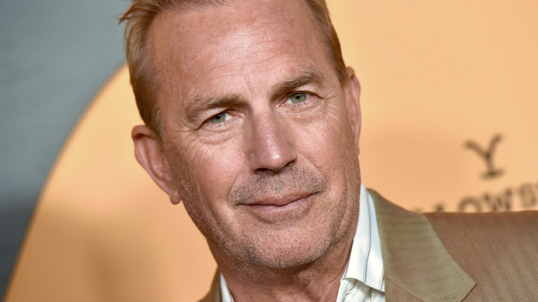 Kevin Costner souriant