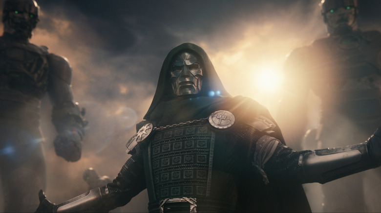 Docteur Doom avec Sentinelles dans Avengers : Doomsday