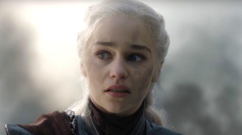 Daenerys avec des cendres sur le visage