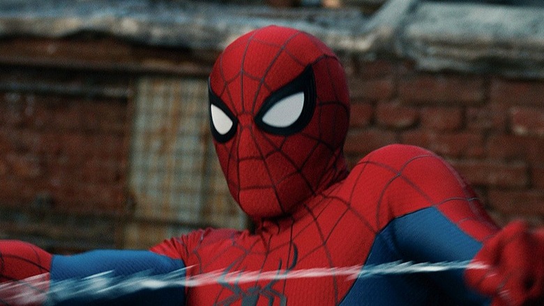 Spider-Man tirant sur des toiles dans Spider-Man : Brand New Day