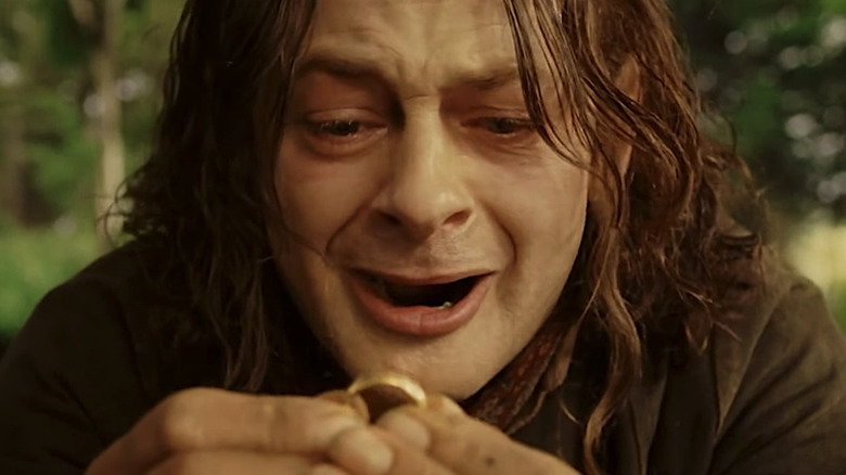 Sméagol brandissant l'Anneau Unique dans