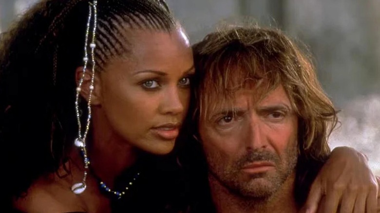 Calypso serrant Ulysse dans ses bras dans L'Odyssée (1977)