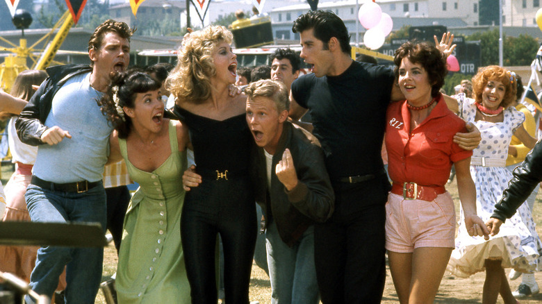 Le casting de Grease chante et danse