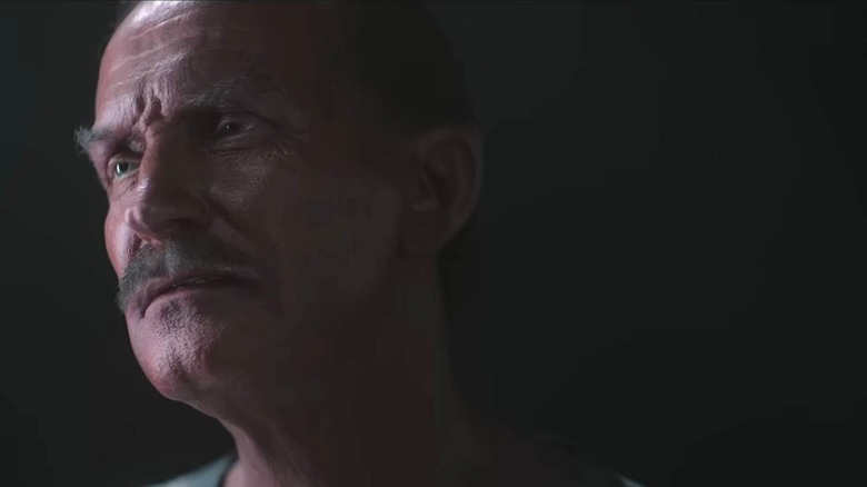 Sinestro enveloppé dans l'obscurité