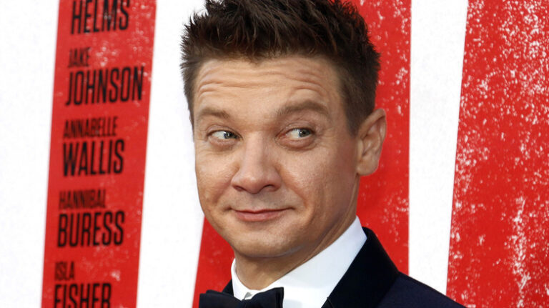 Le surprenant film MCU Jeremy Renner dit qu'il ne le regardera plus jamais