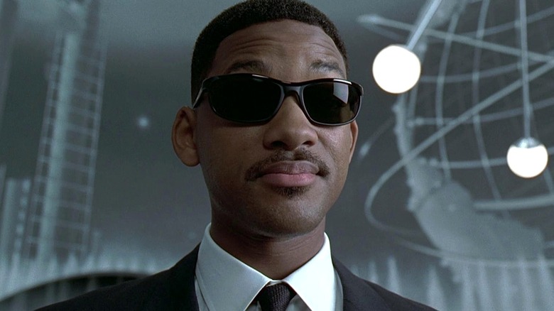 L'agent J porte des lunettes de soleil dans Men in Black