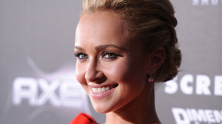 Hayden Panettiere souriante et coiffée