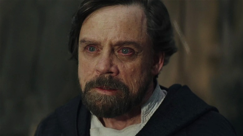 Luke a l'air ému dans Star Wars : Les Derniers Jedi (2017)