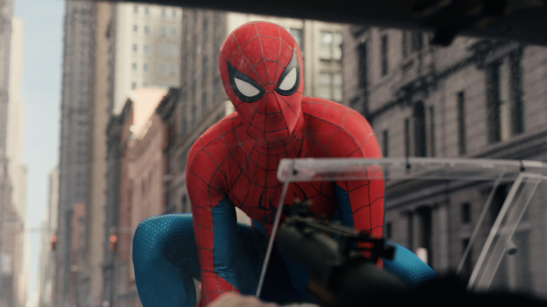 Spider-Man porte son costume dans Spider-Man : Brand New Day