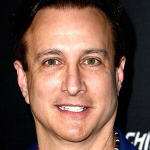 Pourquoi Darrin Schwartz du NCIS : Hawai'i semble si familier