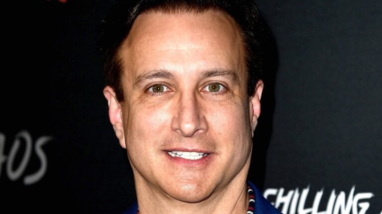 Pourquoi Darrin Schwartz du NCIS : Hawai'i semble si familier
