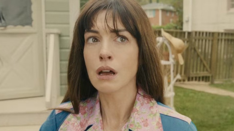 Denise a l'air effrayée dans The End of Oak Street