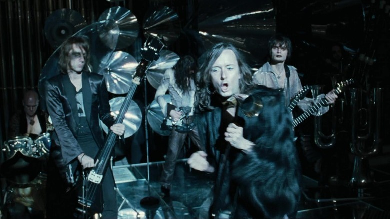 Jarvis Cocker et les membres de Radiohead dans la scène du bal de Noël dans Harry Potter et la Coupe de Feu