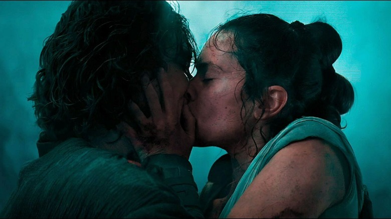 Ben Solo et Rey s'embrassant