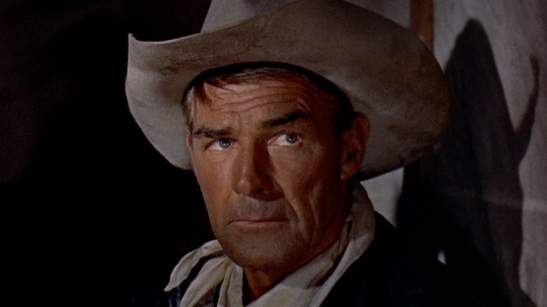 Ben Stride lance un regard sévère dans Seven Men From Now (1956)