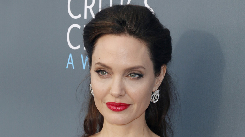 Angelina Jolie rouge à lèvres