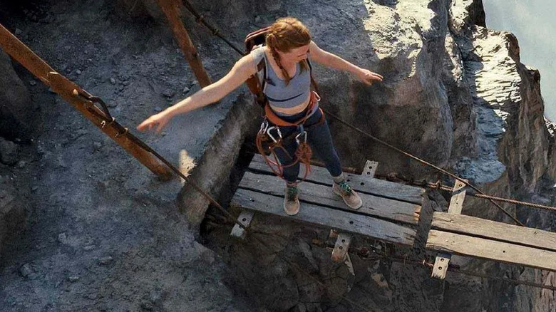 Jax traversant un pont dans Fall 2 : Deadpoint