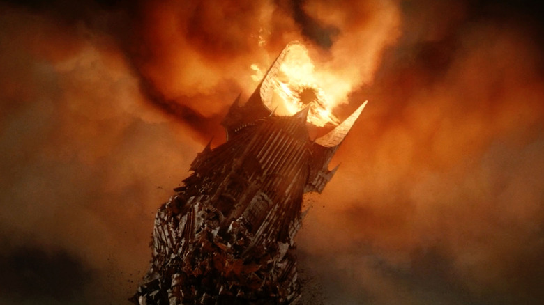 L'Œil de Sauron sur sa tour en ruine à 