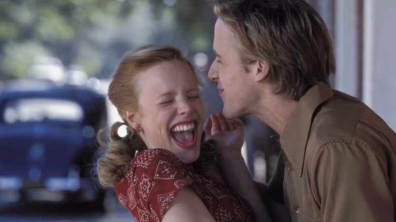 Allie et Noah rient dans The Notebook