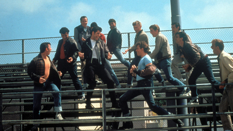 Scène des nuits d'été dans Grease