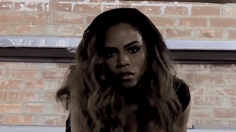 Shanica Knowles dans son clip Selenite