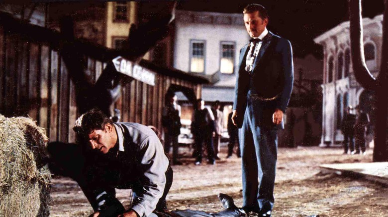 Wyatt Earp et Doc Holliday dans la rue lors d'une fusillade à OK Corral