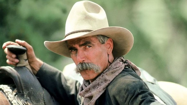 Conn Conagher sur le point de monter à cheval dans Conagher (1991)