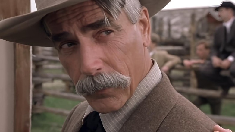 Bill Tilghman lance un regard inquisiteur dans You Know My Name (1999)