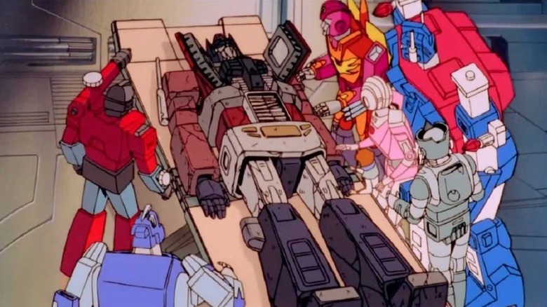 Des Autobots pleurant les morts d'Optimus Prime dans The Transformers : The Movie (1986)