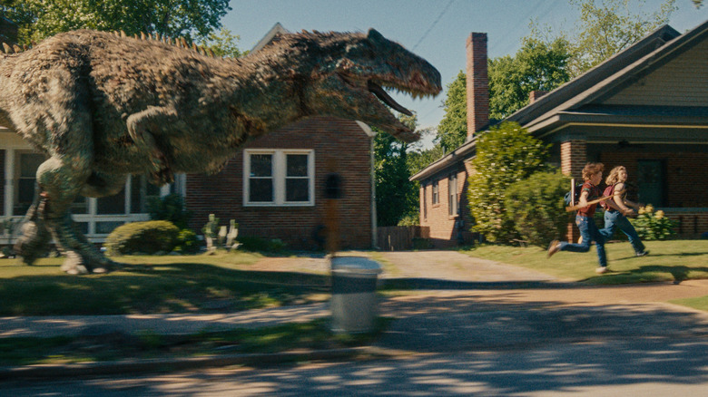 Un dinosaure pourchassant Brian et Audrey 