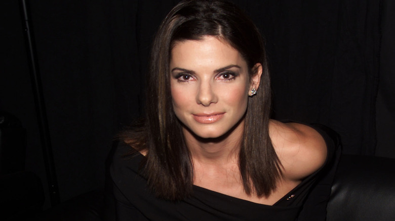 Sandra Bullock pose lors d'un événement