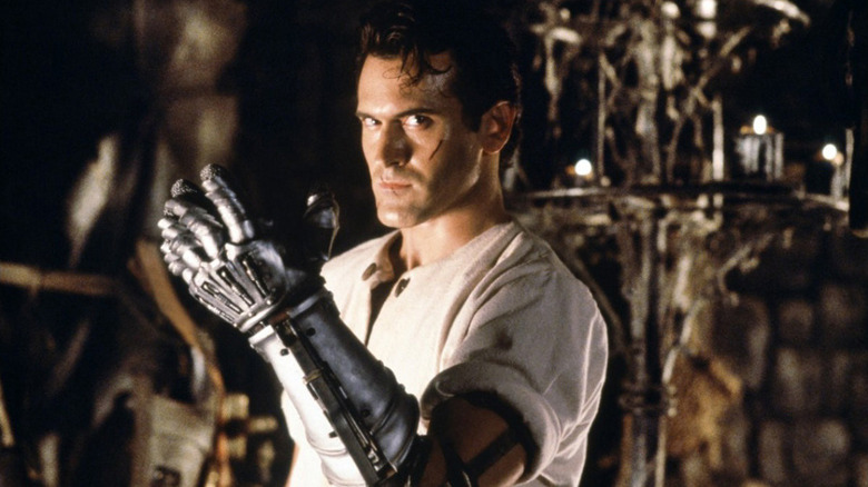 Le nouveau bras d'Ash dans Army of Darkness (1992)