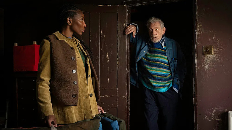 Lori rend visite à Julian pour la première fois dans The Christophers (2026)