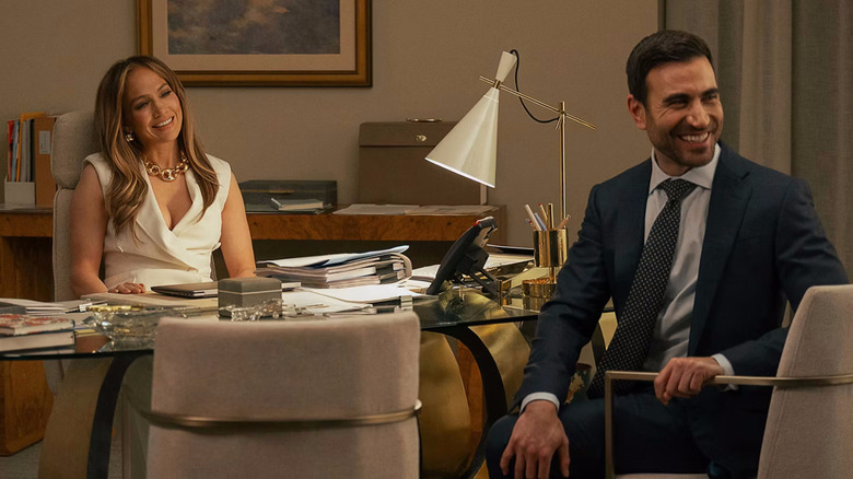 Jackie et Daniel au bureau rient dans Office Romance
