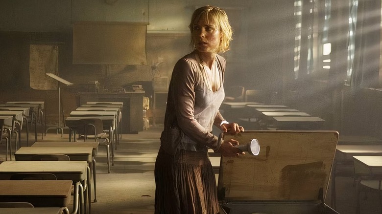 Rose Da Silva inspecte une salle de classe effrayante 