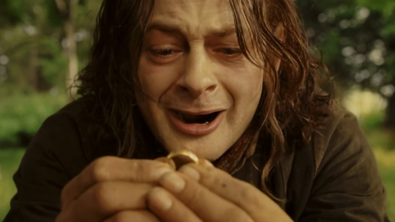 Sméagol tenant l'Anneau Unique