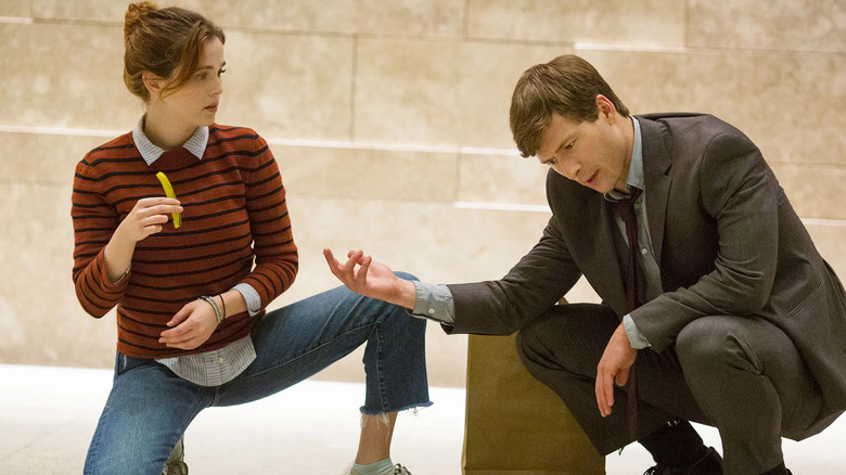 Harper et Charlie se disputent à propos de plats à emporter dans Set It Up