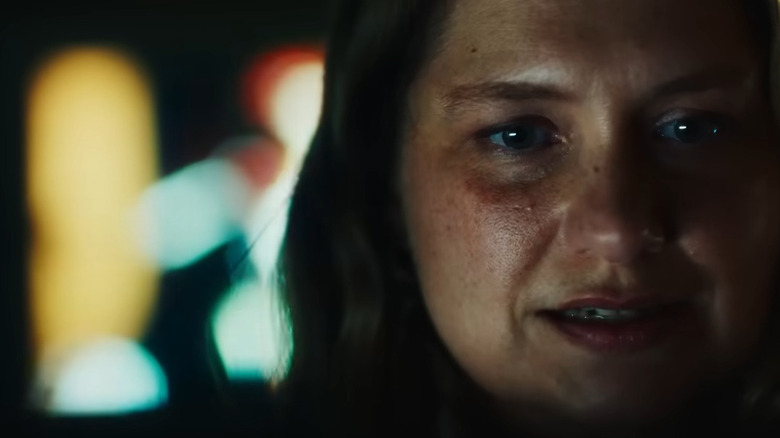 Gros plan sur le chewing-gum d'Andie Bender dans Primetime (2026)
