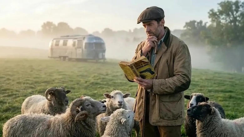 George faisant la lecture à son troupeau dans The Sheep Detectives