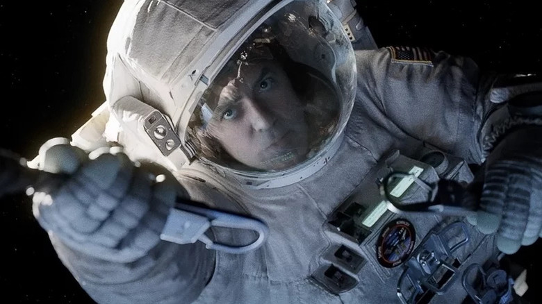Matt Kowalski dans une combinaison spatiale dans Gravity